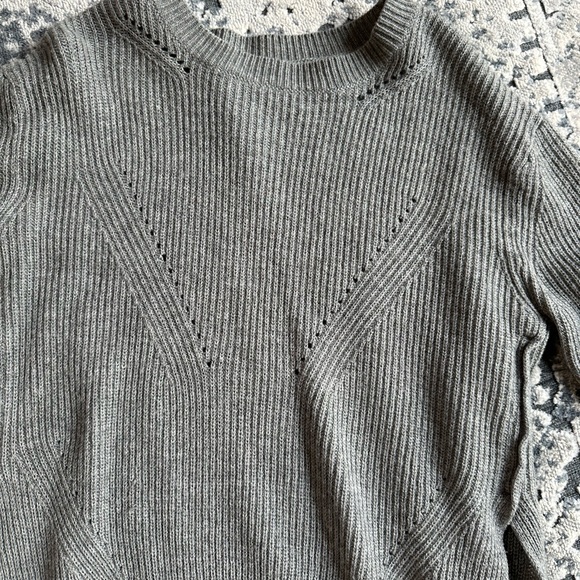 Lululemon size 4 gray sweater in good condition condition! - Picture 3 of 3